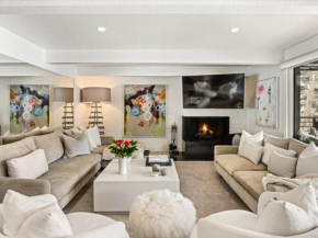 Chateau Roaring Fork 24, Remodeled Condo w River Views, Large TVs, Fireplace, Near Gondola!